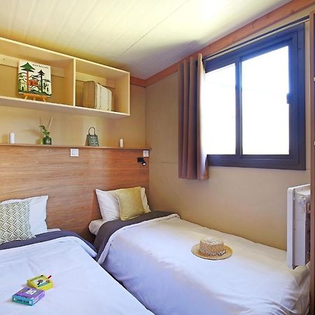 Camping Des Loisirs Evron Hotel Exterior photo