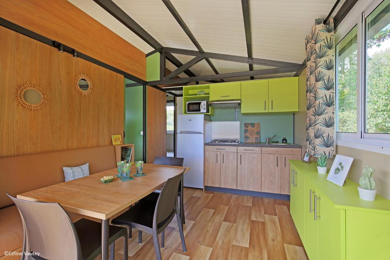 Camping Des Loisirs Evron Hotel Room photo