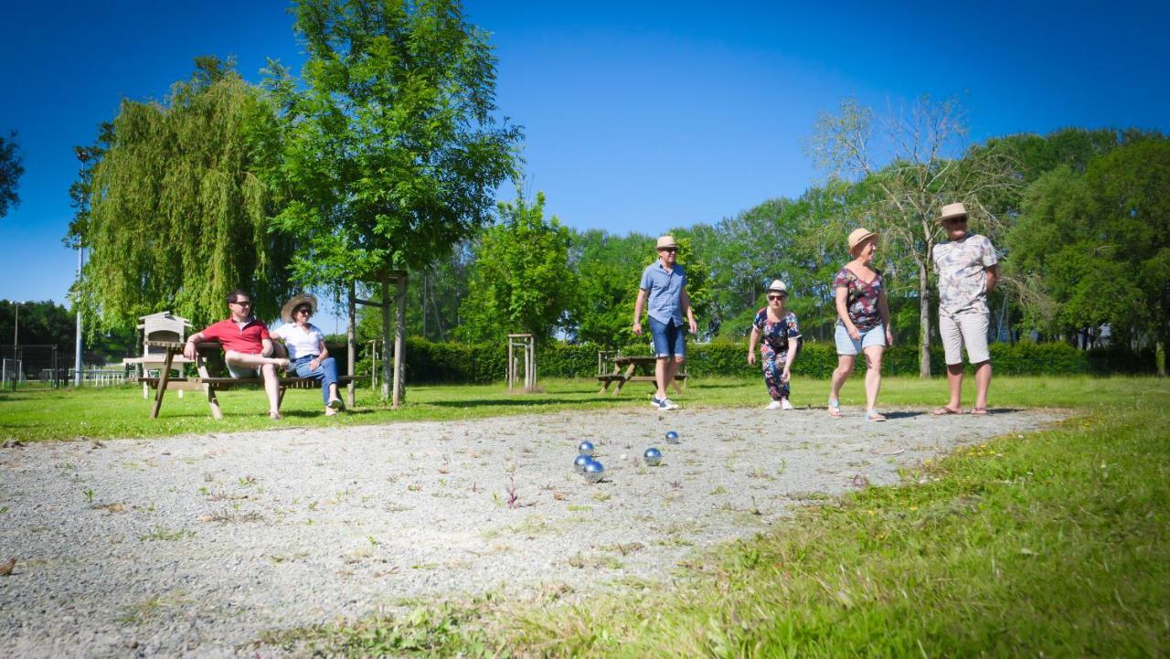 Camping Des Loisirs Evron Hotel Exterior photo